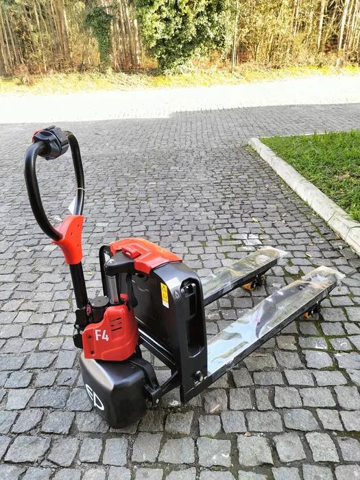 Porta Paletes Elétrico EP F4 1500kg (empilhador / Stacker)