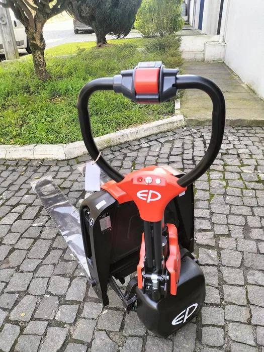 Porta Paletes Elétrico EP F4 1500kg (empilhador / Stacker)